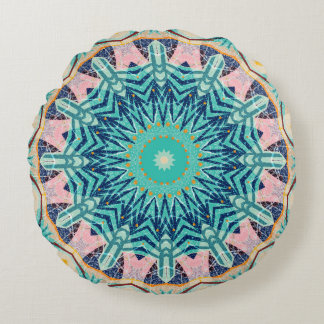 Yellow-orange, mint and pink mandala. rund kudde