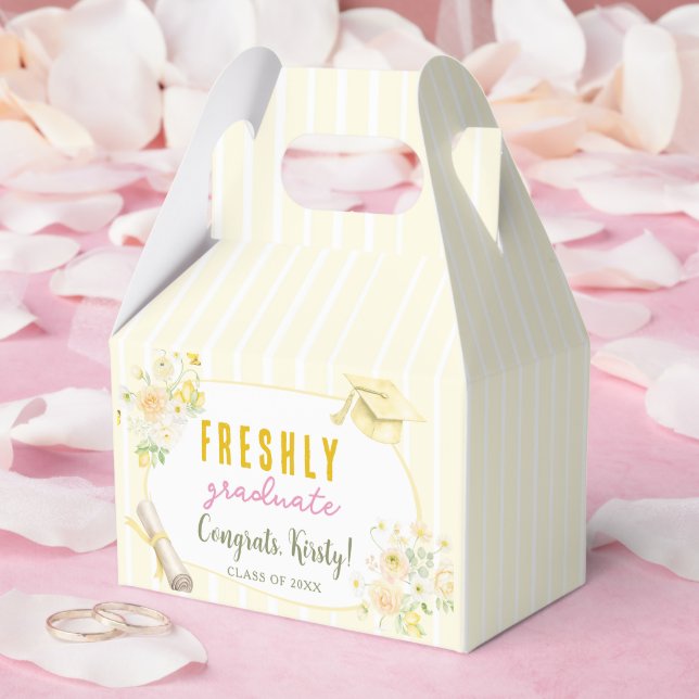 Yellow Stripes Lemons and Flowers Graduation Presentaskar (Bröllop)