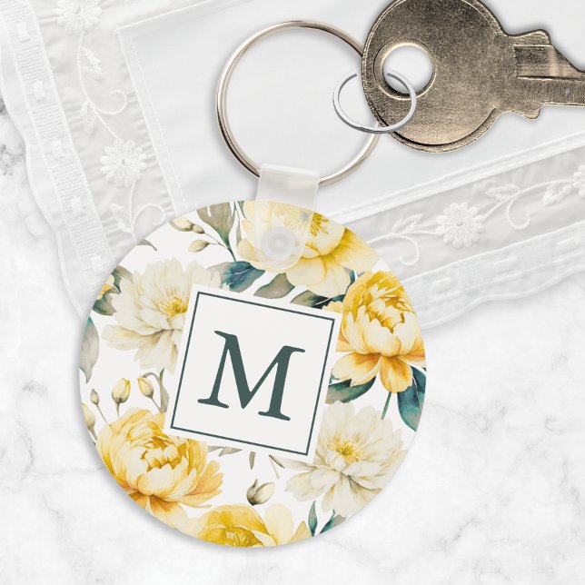 Yellow Watercolor Garden Flowers Monogrammed Nyckelring (An elegant monogrammed keychain with yellow and white peony and chrysanthemum floral design)