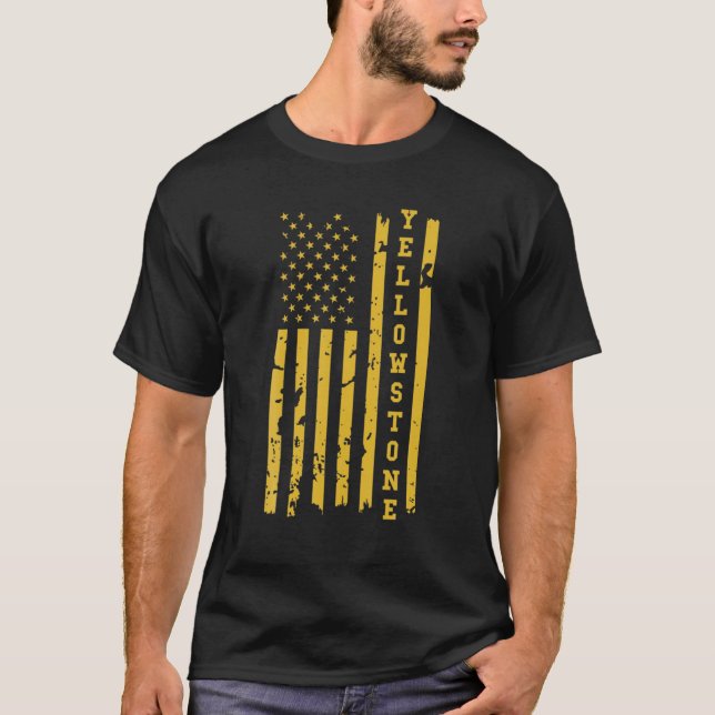 Yellowstone Distressed American Flag T Shirt (Framsida)