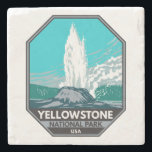 Yellowstone National Park Castle Geyser Vintage Stenunderlägg<br><div class="desc">Yellowstone Forest-vektorteckningens design. Parken har dramatiska kanjoner,  alpina floder,  lush-skogar,  hett vår och vaktmästare,  inklusive dess mest berömd,  Gamle Faithful.</div>