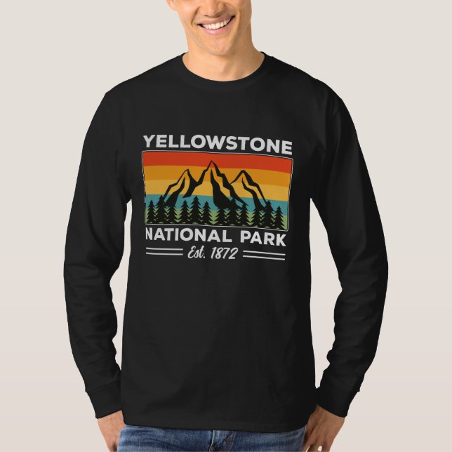 Yellowstone National Park Hiking Camping Retro T Shirt (Framsida)