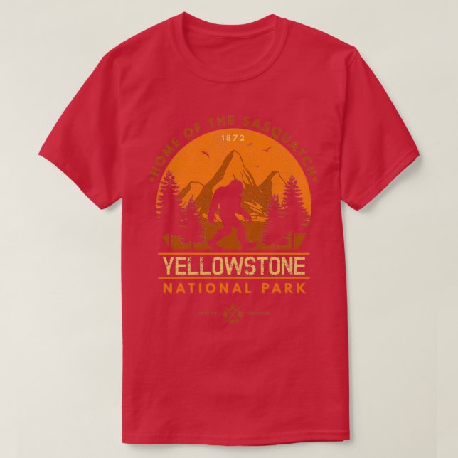 Yellowstone National Park Home of the Sasquatch T Shirt (Design framsida)