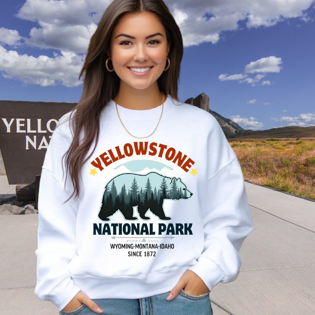 Yellowstone Wilderness Bear - Cozy Outdoor Vibes  T Shirt (Skapare uppladdad)