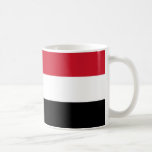 Yemen Flagga Ceramic Coffee Mugg<br><div class="desc">Visning ditt pride för Jemen med detta vackert utformade keramiska kaffe mugg med det djärva och slående Jemens flagga. Mugg finns i storlekarna 11 oz och 15 oz och är en perfekt för att njuta av kaffe eller te samtidigt som man respekterar Jemens rik och kultur. Det är en meningsfull...</div>