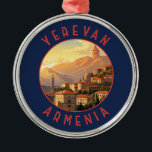 Yerevan Armenia Retro Distress Circle Julgransprydnad Metall<br><div class="desc">Yerevan retro-vektorns resedesign. Yerevan,  Armeniens huvudstad,  kännetecknas av en stor sovjetisk epokarkitektur.</div>