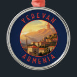 Yerevan Armenia Retro Distress Circle Julgransprydnad Metall<br><div class="desc">Yerevan retro-vektorns resedesign. Yerevan,  Armeniens huvudstad,  kännetecknas av en stor sovjetisk epokarkitektur.</div>