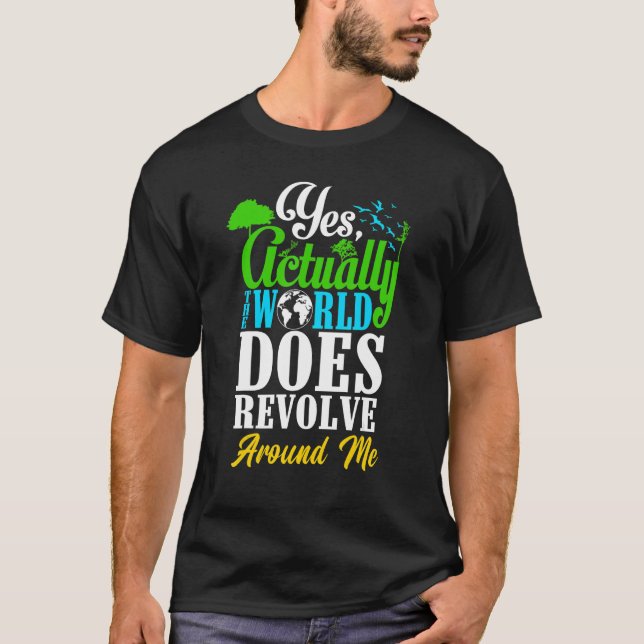 Yes Actually The World Does Revolve Around Me Self T Shirt (Framsida)