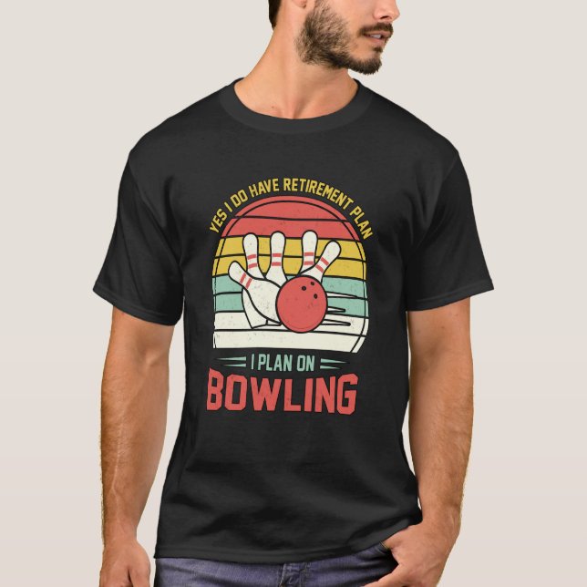 Yes I have a Retirement Plan Bowling Retro Sunset  T Shirt (Framsida)