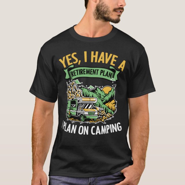 Yes I Have A Retirement Plan Funny Camping Life fr T Shirt (Framsida)