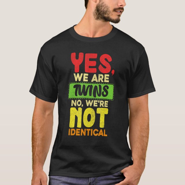 Yes We Are Twins No Were Not Identical Family   Tw T Shirt (Framsida)