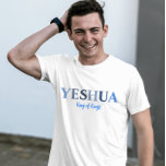 Yeshua, Kung i Kung t-shirt<br><div class="desc">Christian t-shirt med Yeshua, Kung i Kung. Typografi förekommer i blandad kalligrafi och minimal typografi. Det här trendiget är den moderna trosdesignen perfektens gåva och mode påstående. #christian #religion #scripture #religion #bible #yeshua #Jesus</div>