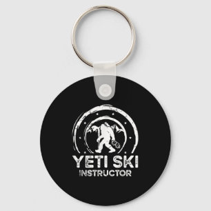 Yeti skidlärare Sasquatch för en kvinnlig skidåkar Nyckelring