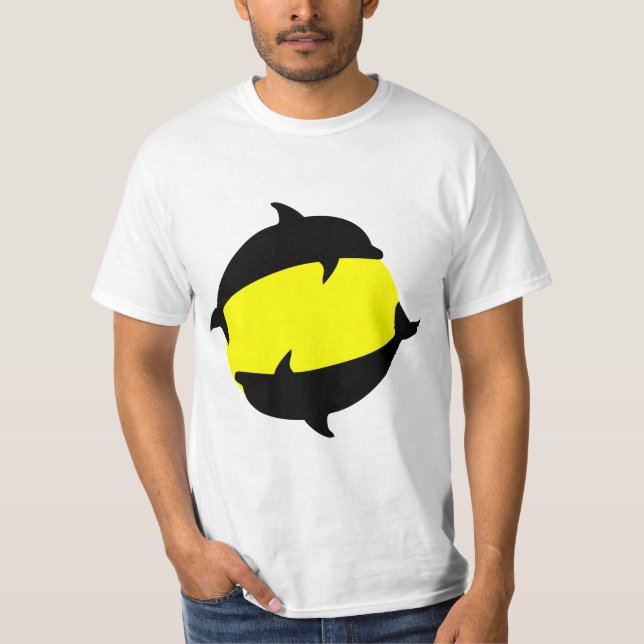 Yin Yan och söta delfiner i sol T Shirt (Framsida)