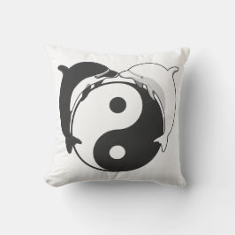 Yin Yang Dolphins Black/White Kudde