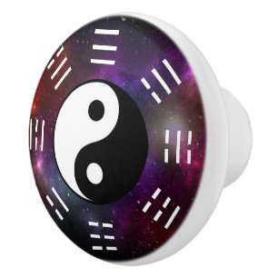 Yin Yang med Bagua Trigram Symbols I-Ching Cerami Knopp