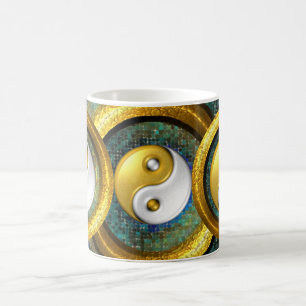 Yin-Yang och guld- ringar balanserar in /Mug 11oz Kaffemugg