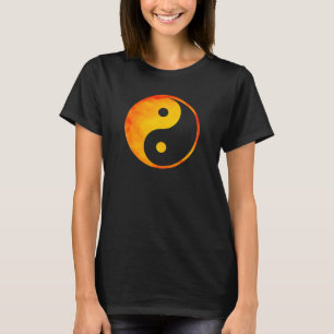 Yin Yang orange- och gultvattenfärg på svart T-shirt