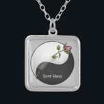 Yin Yang Ro Silverpläterat Halsband<br><div class="desc">Yin Yang Ro necklace, kläder, Yin Yang t-shirts, Bröllop, Alla hjärtans gåvor, Alla hjärtans daggåvor av Art Muvz Illustration. OM DU VILL PERSONALISERA lägger du till ditt namn eller lägger till text i stället. Få redo till Valentines day med våra festliga gåvor och romantiska kläder! Perfekt för Valentine party till...</div>