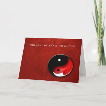 Yin Yang-symbol med rött hört valentinkort