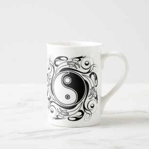 Yin & Yang-symbol svart och vit tatueringsstil Benporslin Mugg