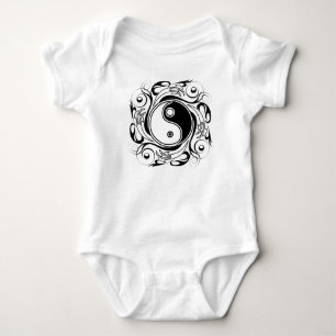 Yin & Yang-symbol svart och vit tatueringsstil T Shirt