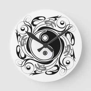 Yin & Yang-symbol svart-vit tatueringsstil Rund Klocka