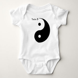 Yin Yang utslagsplats för twillingar - tvilling- B T Shirt