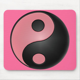 Yin Yang vadderar den rosa musen Musmatta