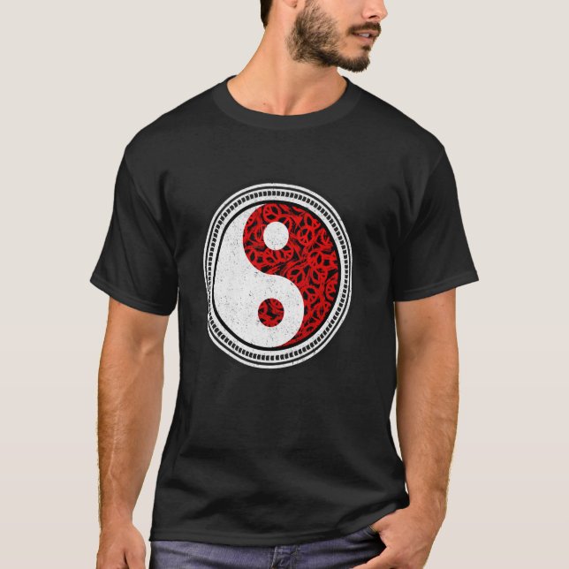Ying and Yang Body and Soul Chinese Symbols China T Shirt (Framsida)