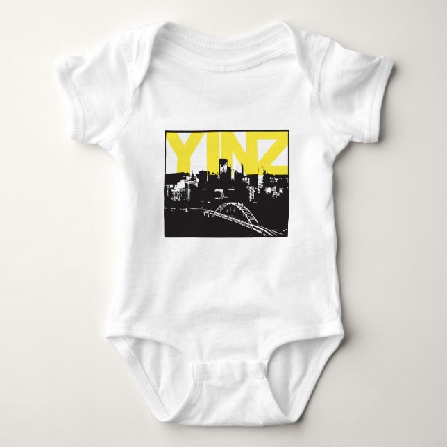 Yinz Pittsburgh Tee (Framsida)
