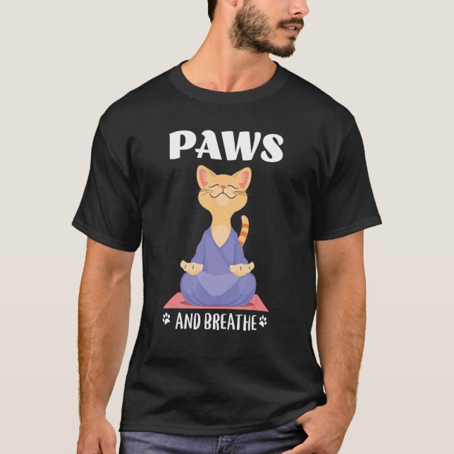 Yoga Cat Cute Paws And Breathe T Shirt (Framsida)