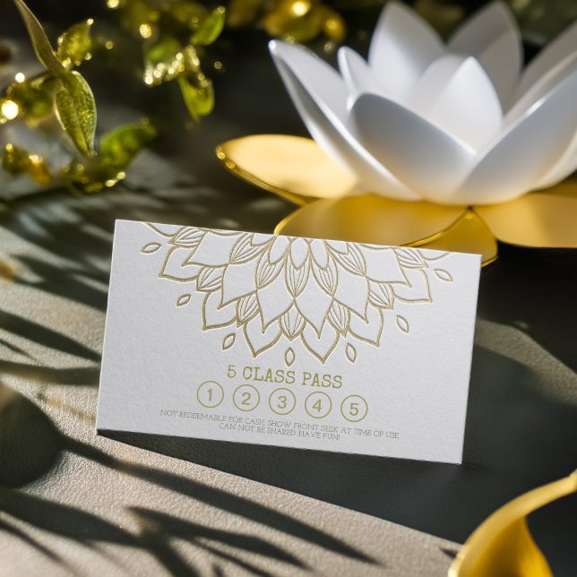 Yoga Class Pass White Guld Embossed Mandala Blommi Lojalitetskort (Skapare uppladdad)