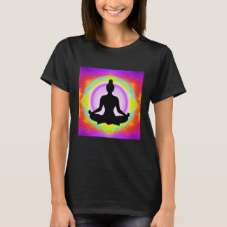Yoga flicka kvinnlig solhälsning meditation Chakra T Shirt