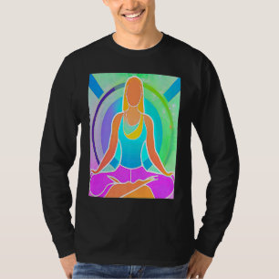 Yoga flicka kvinnlig solhälsning meditation Chakra T Shirt