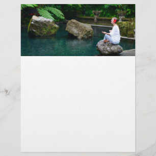 Yoga för unga kvinnor reklamblad