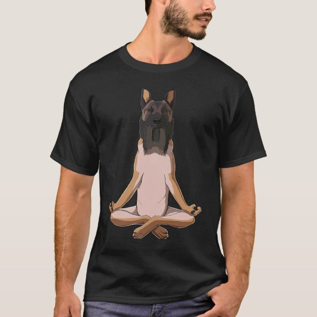 Yoga German Shepherd Belgium Malinois Hund T Shirt (Framsida)