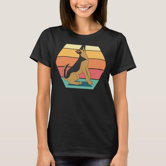 Yoga German Shepherd Hund Pose T Shirt (Framsida)