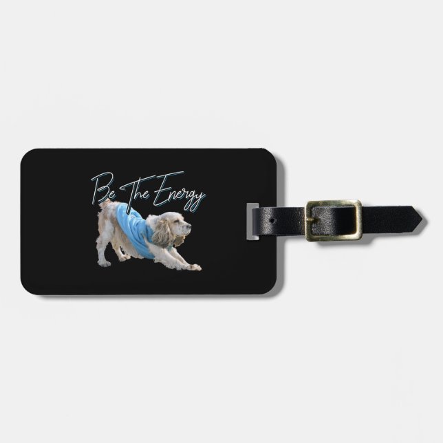 Yoga-Hund nedåt - var energicitatet än finns Bagagebricka (Horisontell Framsida)