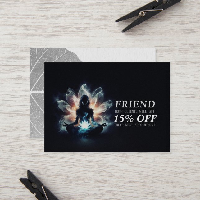 Yoga Instructor Meditation Pose Glowing Mist Lotus Rabattkort (Fram/Back In Situ)