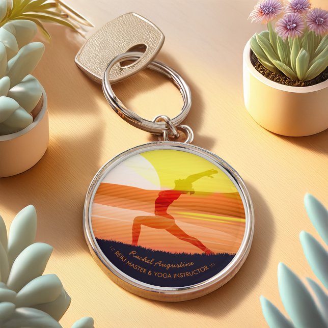Yoga Instructor Sol Salutation Crescent Måne Pose  Rund Silverfärgad Nyckelring (Skapare uppladdad)