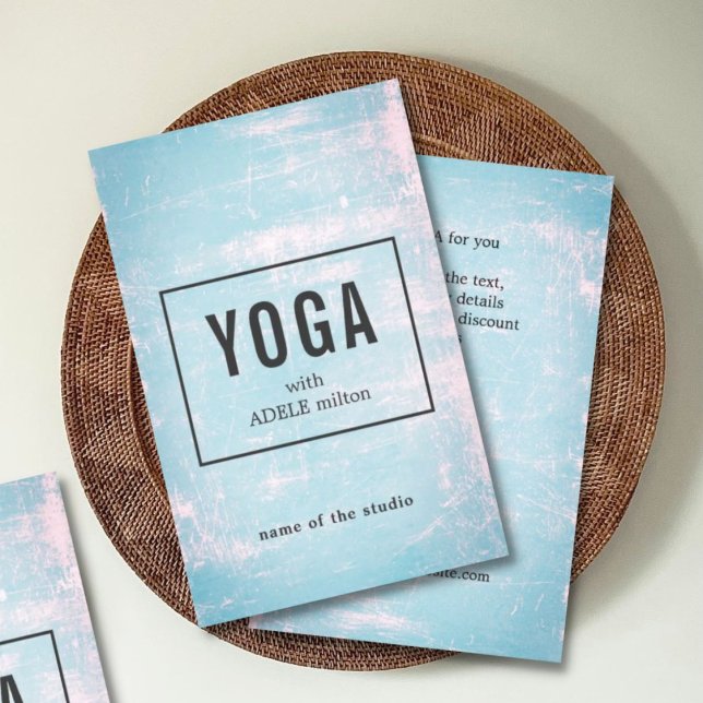 Yoga-instruktör i Modern Blue Ro Scratches Flygblad (Skapare uppladdad)