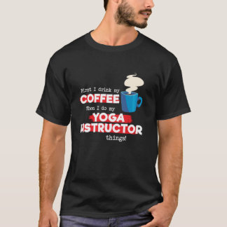 Yoga-instruktör och kaffeavskrivning t shirt