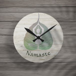 Yoga Instruktör Studio Meditation Pose Bodhi Löv Rund Klocka<br><div class="desc">Yoga Studio Meditation Instructor / Life Coach / Healer / Reiki Master / Massage Therapy Clocks Template.
Elegant Grönt Bodhi Löv och Yogi i i enkelt sittläge / YOGA Easy Pose / Sukhasana Pose på White Wood Background.</div>
