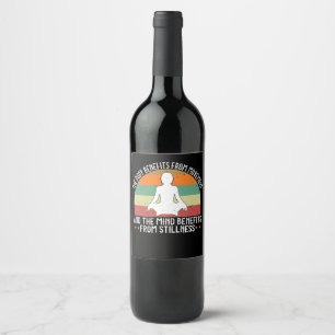 Yoga - kroppen drar nytta av förflyttningen vinflaska etikett