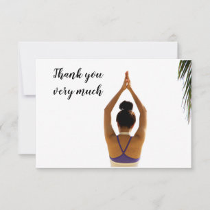 Yoga kvinna som har yoga Tack Kort