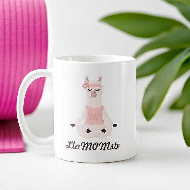 Yoga Llama Mamma | LlaMOMste Cute Rosa Monogram Kaffemugg (Yoga Llama Mom | LlaMOMste Cute Pink Monogram Coffee Mug)