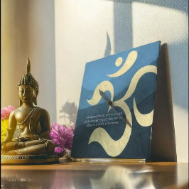 Yoga Meditation Instructor Blue och Guld OM Symbol Fyrkantig Klocka