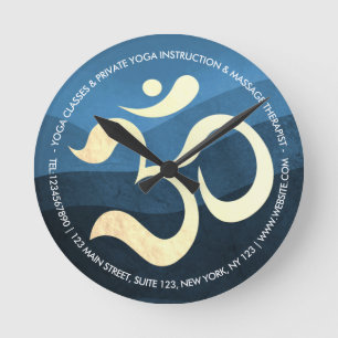 Yoga Meditation Instructor Blue och Guld OM Symbol Rund Klocka