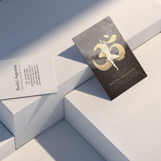 Yoga Meditation Pose OM Symbol Modern Black & Guld Visitkort (Skapare uppladdad)